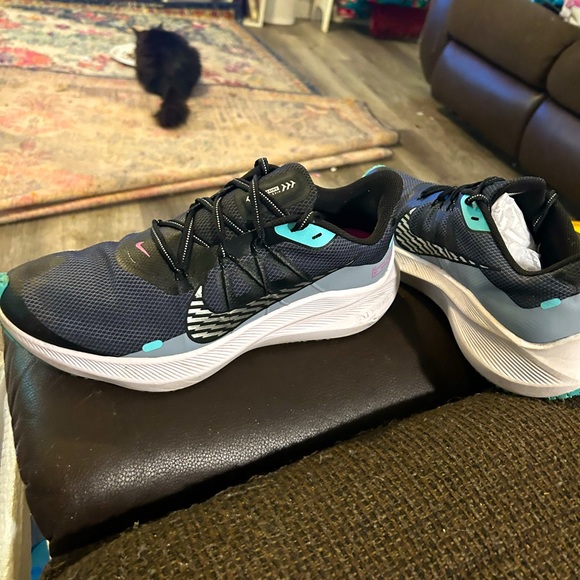 Women’s (Size 10) NIKE brand running shoes - Picture 2 of 2